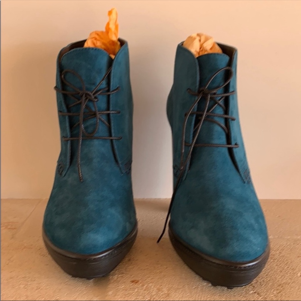 Tod’s Booties suede